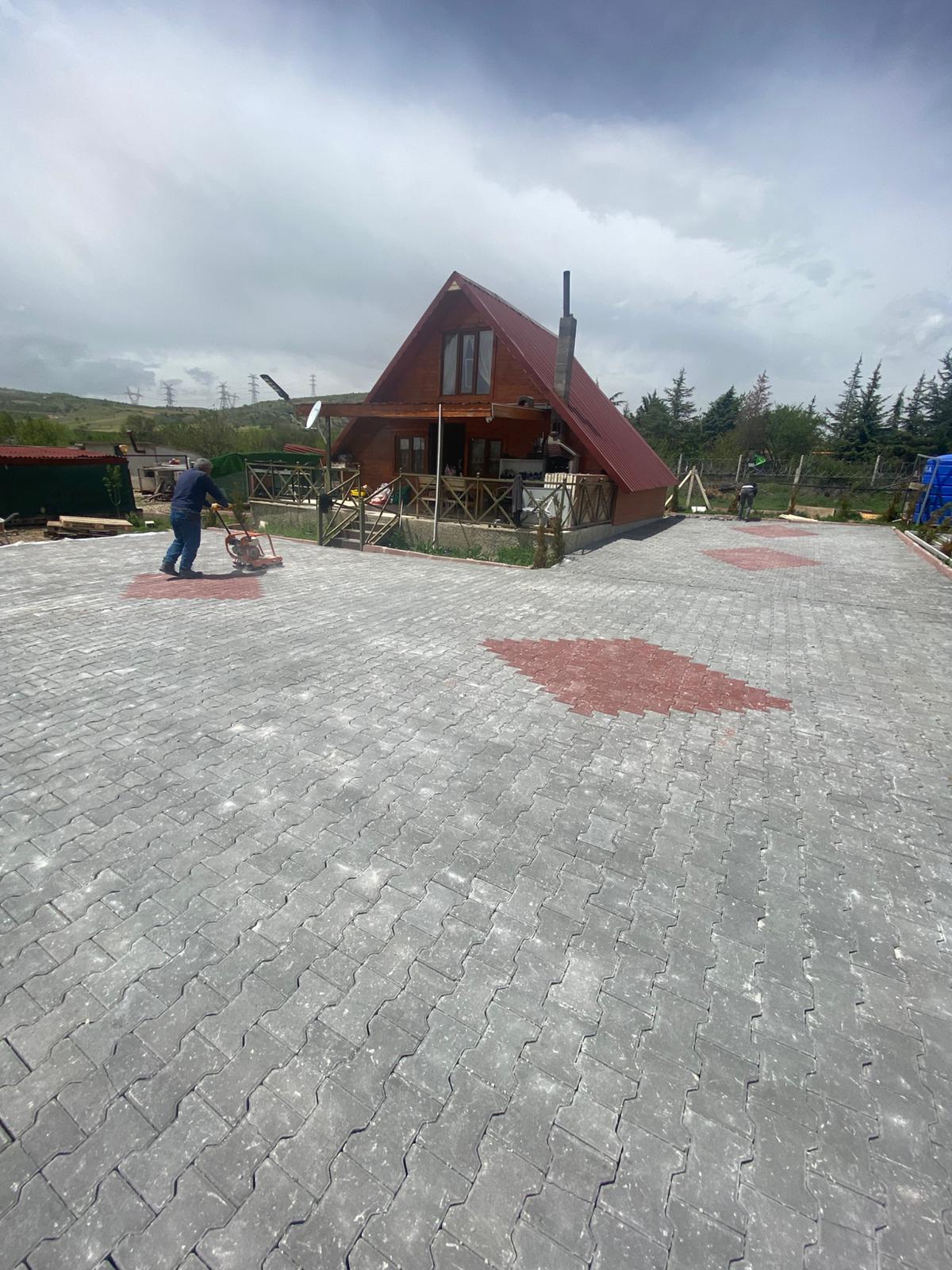 Otopark İçin Hangi Kilit Taşı Kullanılır? Araç Yüküne Dayanıklı Doğru Seçim Rehberi